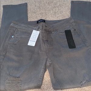 NEW BEBE DESTROYED ❤️BREAKER CROPPED JEANS.